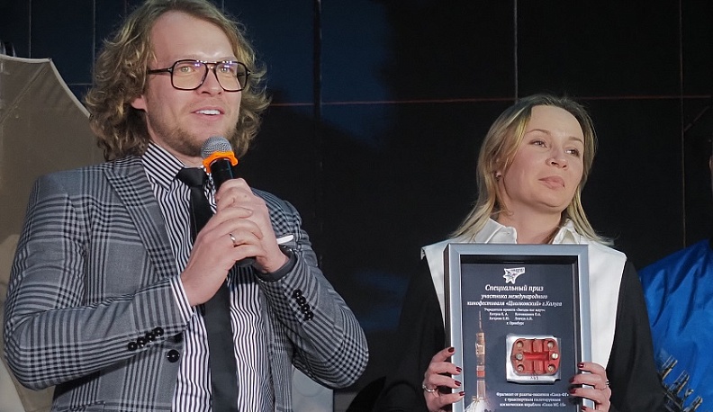 В Калуге на международном кинофестивале вручили спецпризы – фрагменты ракет-носителей