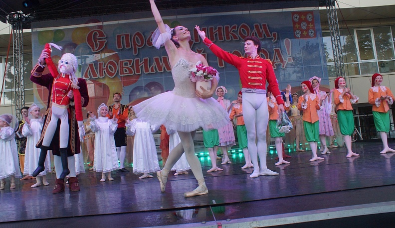 В Козельске на День города выступил Имперский русский балет
