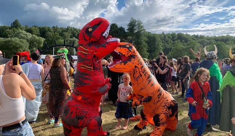 В Калужской области участники «Бессонницы» устроили костюмированный карнавал