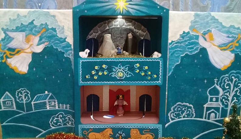 В Малоярославце семейный клуб воссоздал рождественский вертеп 