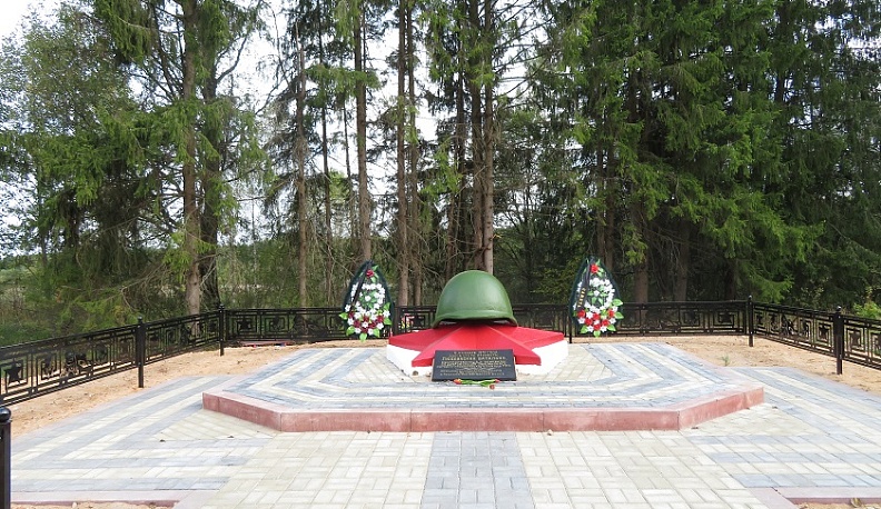 В Спас-Деменском районе отремонтировали памятник героям Великой отечественной войны