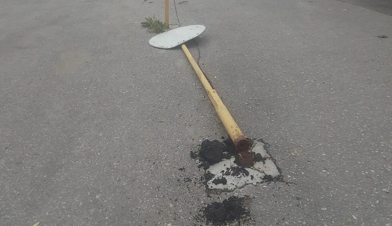 В Калуге с одной из улиц убрали лежащий дорожный знак