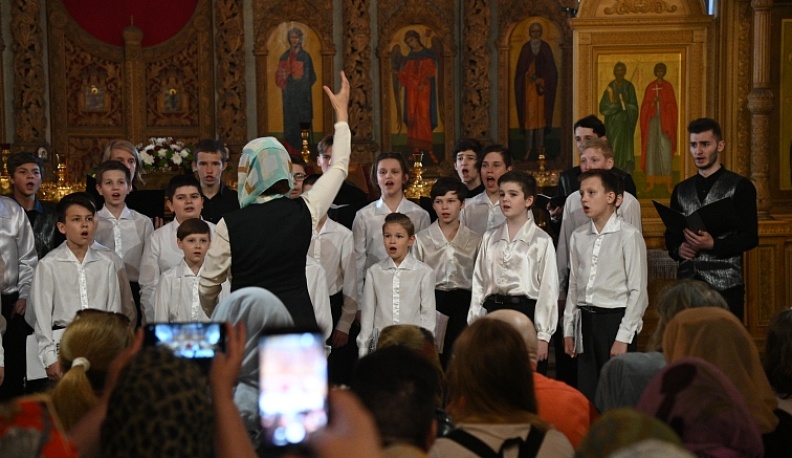 В Калужском храме в честь Святых Жен-Мироносиц прошел концерт лучших хоровых коллективов города