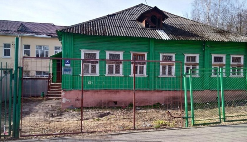 В доме на Воскресенской заколотили окна и двери 