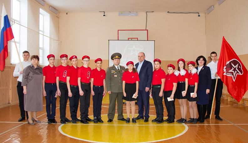 Десять школьников Жиздры приняли в ряды «Юнармии»