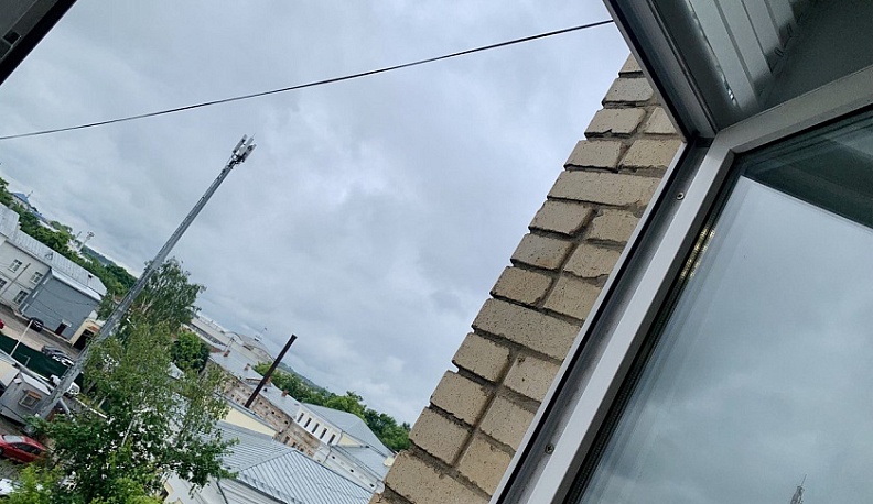 В Калуге мальчик 2,5 лет выпал из окна третьего этажа