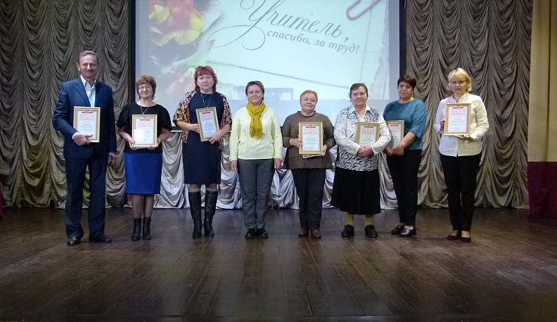 В Износках прошло чествование учителей