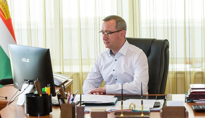 Владислав Шапша потребовал контролировать своевременность выплат медикам, задействованным в борьбе с COVID-19