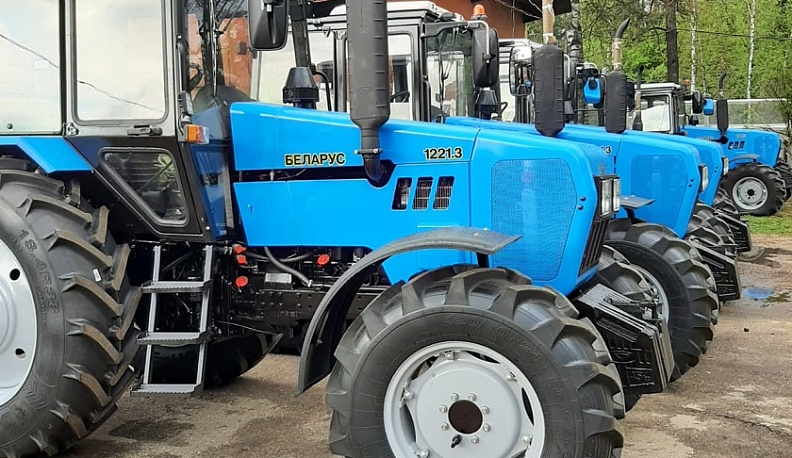 В лесопожарной службе Калужской области появилось пять колесных тракторов