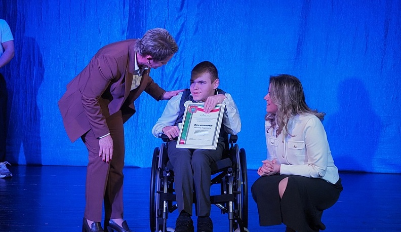 В Калуге состоялась торжественная церемония вручения специальной стипендии КРОО «Калужское землячество» одарённым детям