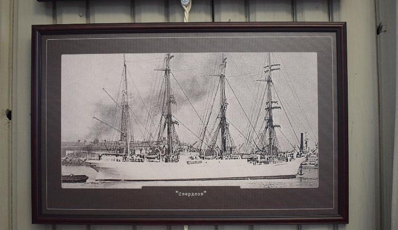 Белый корабль на Оке