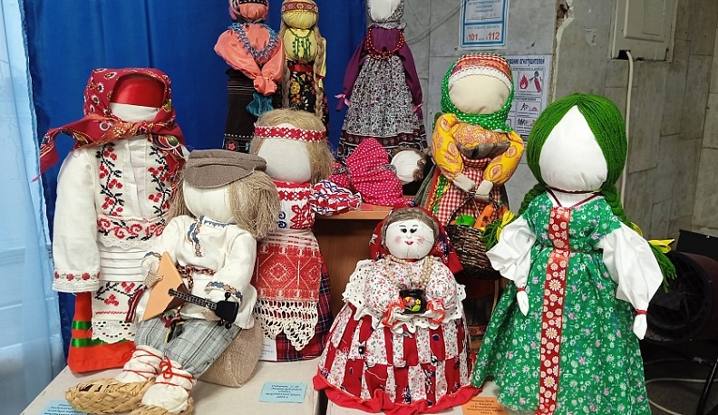 В Калуге работает выставка-конкурс авторской куклы