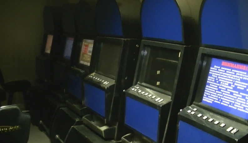 Военный пенсионер из Воротынска и его подельники осуждены за "одноруких бандитов"