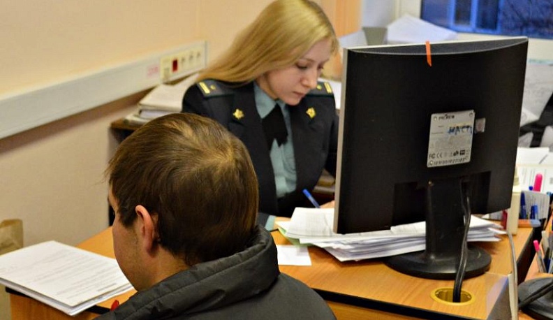 Приставы убедили алиментщика выплатить 60 тысяч сыну