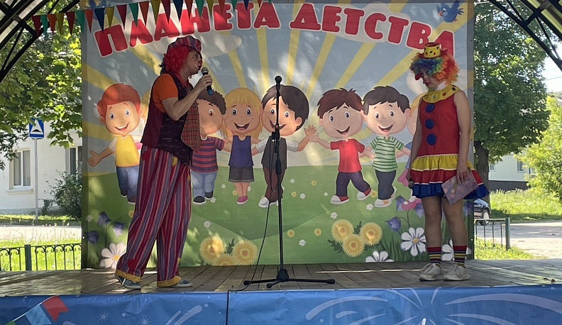 В Думиничах прошел районный фестиваль детского творчества «Краски лета»