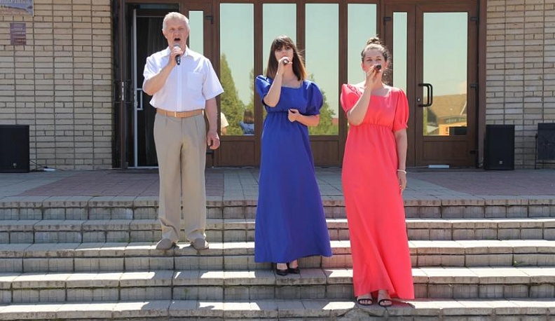 Кировчане исполнили гимн России