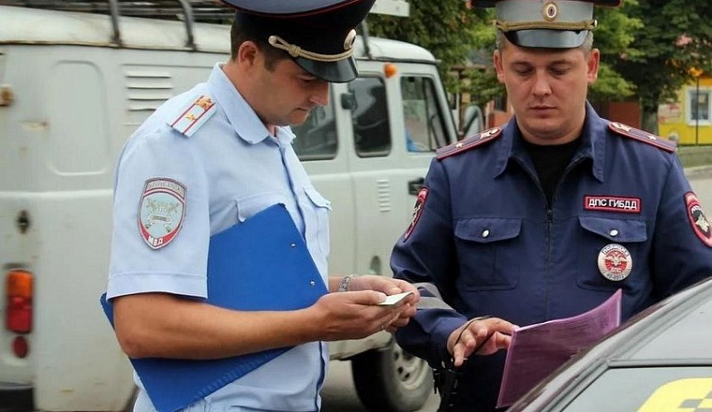 Владислав Шапша поздравил сотрудников ГИБДД с профессиональным праздником