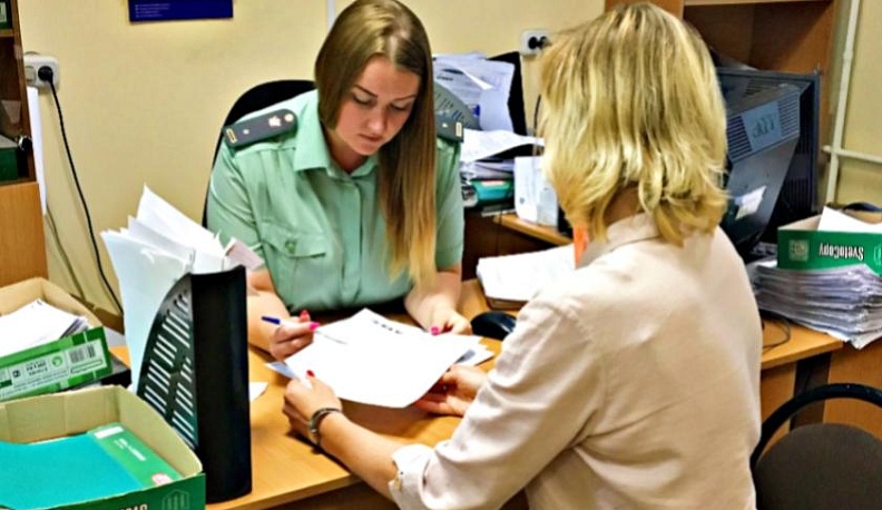 Работнице калужского завода вернули честно заработанные деньги 