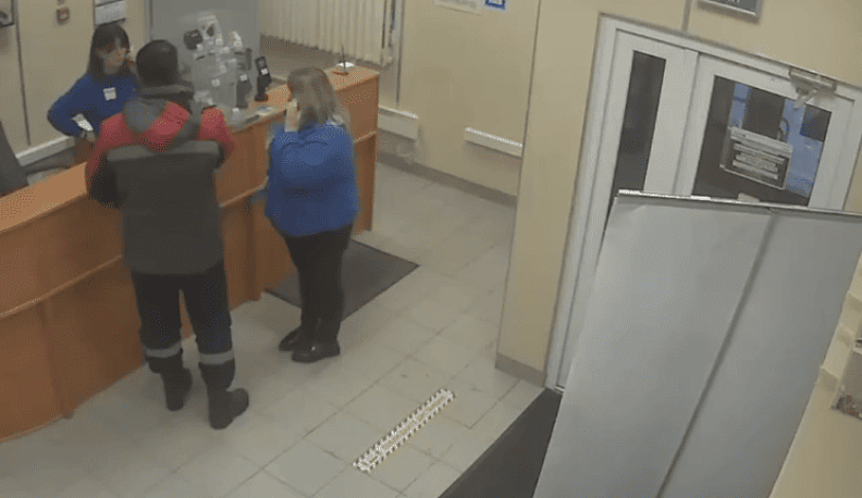 Кассир на трассе М-3 приняла роды у проезжавшей калужанки