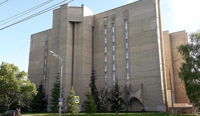 В Обнинске спонсоры подарили клинической больнице респираторы и защитные костюмы