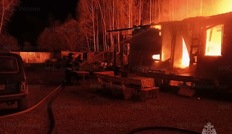 В Калужской области дотла выгорел дачный дом