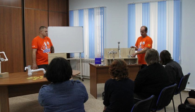 Калужанкам рассказали, как чинить протекающий кран