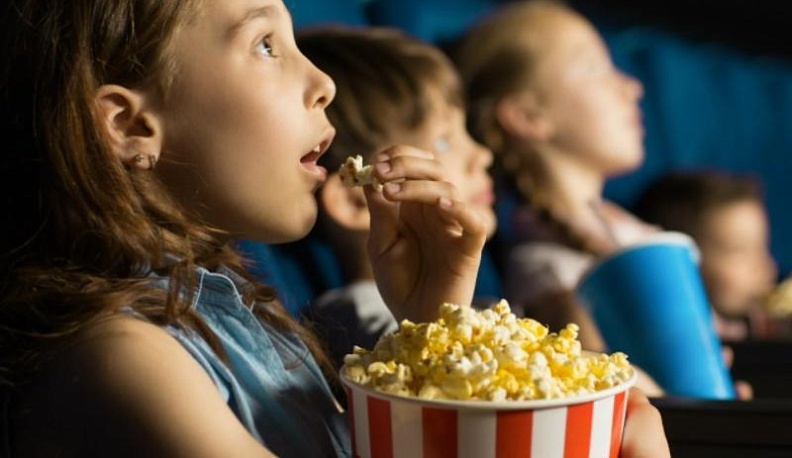 В Мосальске в отремонтированном кинотеатре показывают ежедневно по семь сеансов