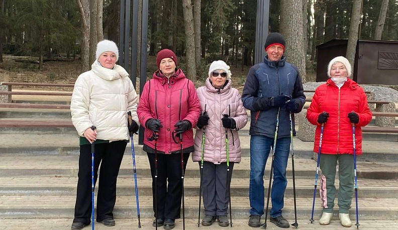 Калужские пенсионеры осваивают «северную» ходьбу
