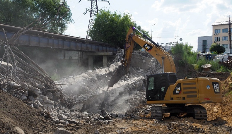 Дмитрий Денисов проверил реконструкцию Синих мостов в Калуге