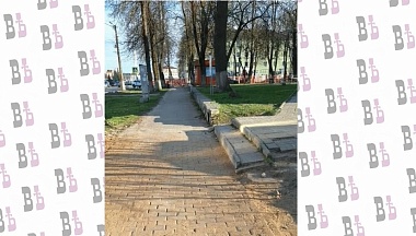 В Людинове после просьбы в интернете починили тротуар