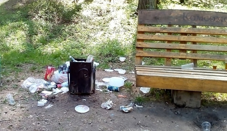 Калужане пожаловались в центр управления регионом на горы мусора в лесах 