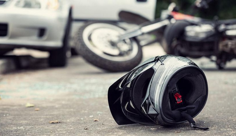 Два 14-летних подростка пострадали при столкновении их мотоцикла с машиной 