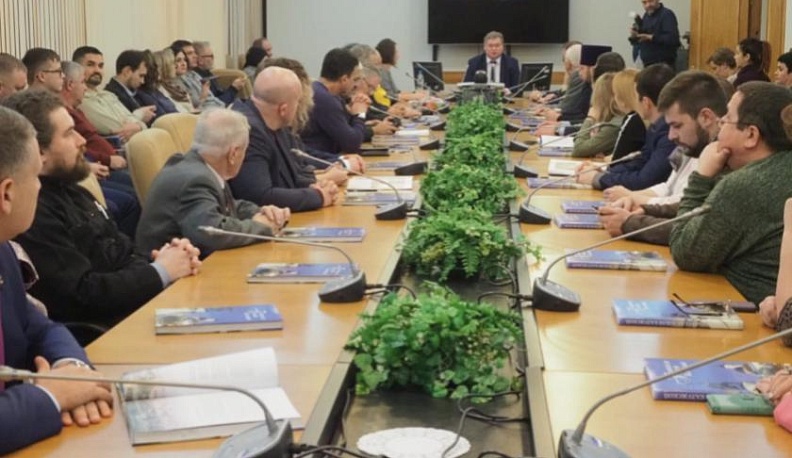 В День Конституции наградили калужских общественных деятелей и журналистов