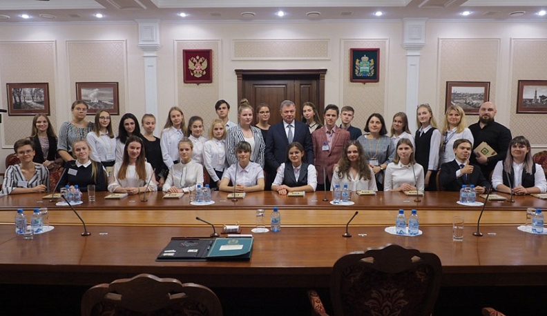 Губернатор ответил на вопрос калужских школьников