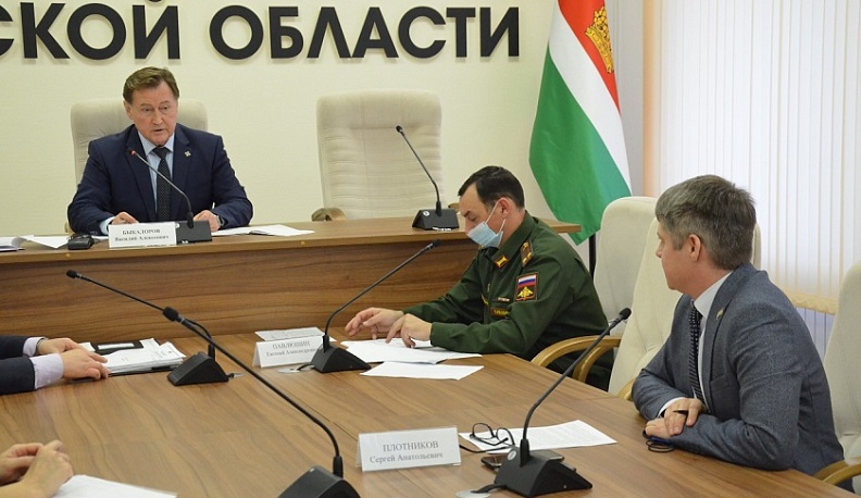 Василий Быкадоров призвал обеспечить общественный порядок на новогодних мероприятиях в регионе