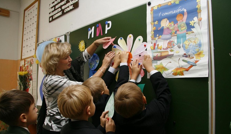 Накануне 1 сентября стало известно о школьных мечтах и отношении к оценкам россиян 