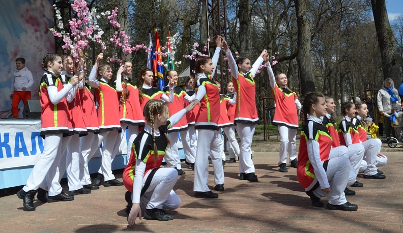 Жители Калуги отмечают Праздник весны и труда 