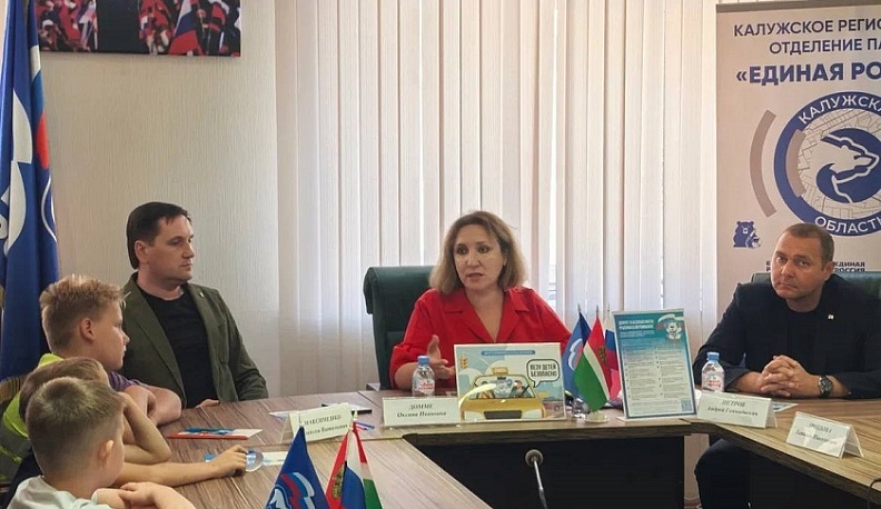 В Единый день безопасности дорожного движения в Калуге прошел круглый стол «Везу детей безопасно»