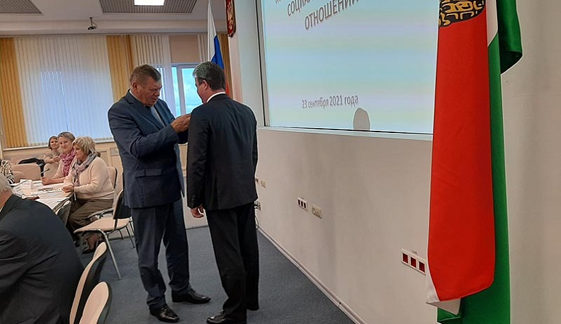 Облсовпроф наградил Константина Горобцова медалью 