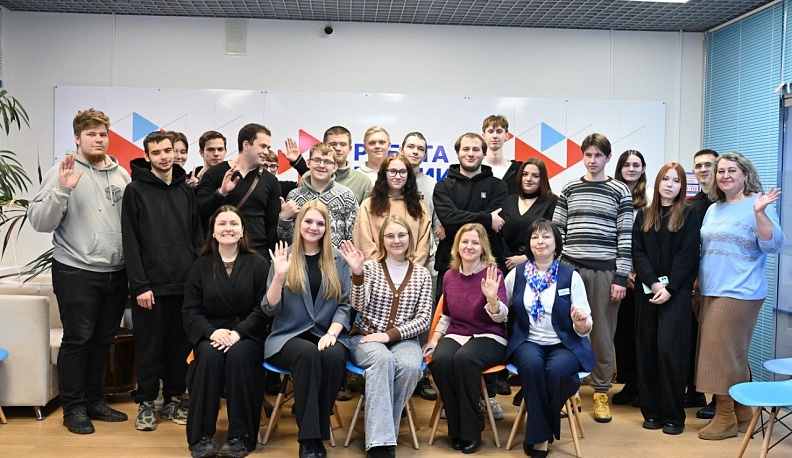 В Калуге в филиале Кадрового центра региона, модернизированного в рамках национального проекта «Демография», в формате видеоконференции прошло профориентационное мероприятие «Выпускник на рынке труда».