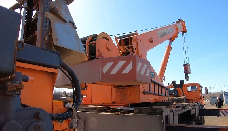 В Калуге дорожно-уборочную технику переоборудовали на летний сезон