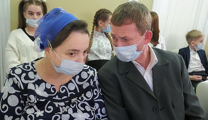 Владислав Шапша вручил многодетным семьям ордена «Родительская слава»