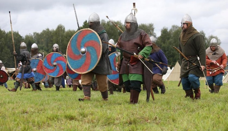Российские и белорусские реконструкторы приехали на фестиваль  в Калужскую область