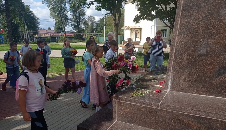 Людиновские школьники поучаствовали во Всероссийских патриотических акциях