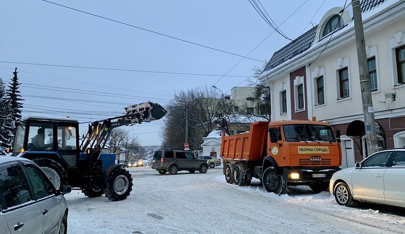 В Калуге автовладельцев просят не парковать машины на четырех улицах из-за уборки снега