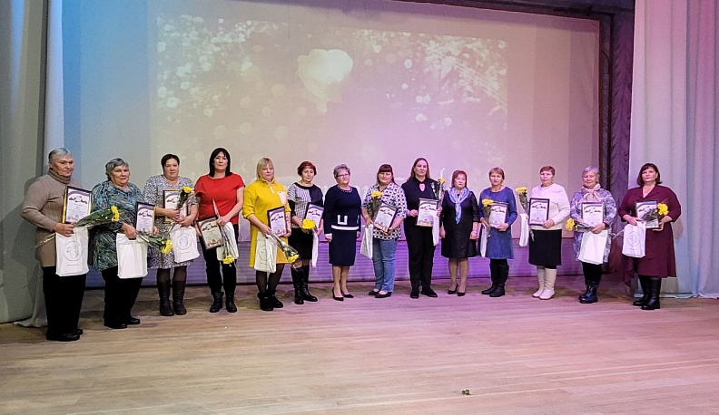 В селе Перемышль поздравили лучших мам района