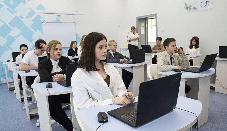 Замгубернатора рассказал калужским школьникам об искусственном интеллекте в стартапах