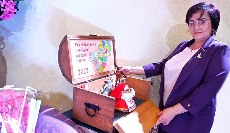 Полна коробушка