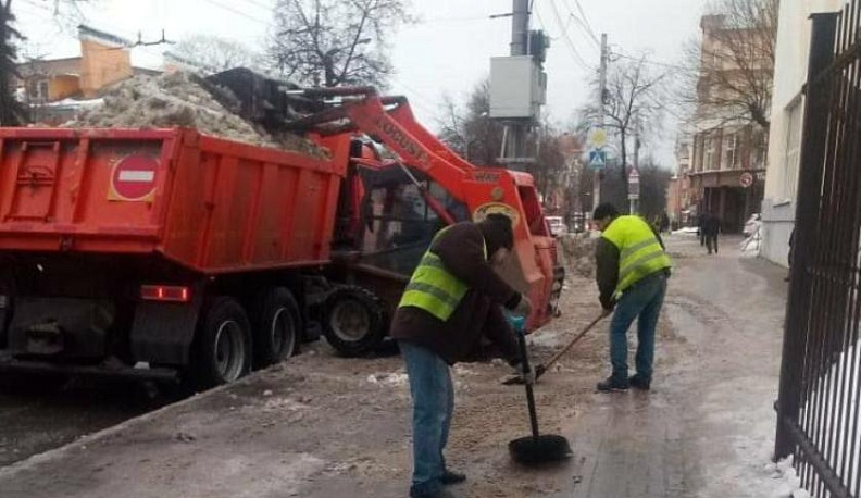 Владислав Шапша предложил закрепить дворовые территории за УК