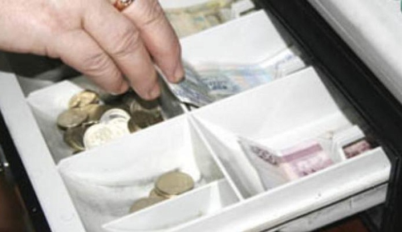 Продавец из Мятлева использовал выручку для собственных нужд